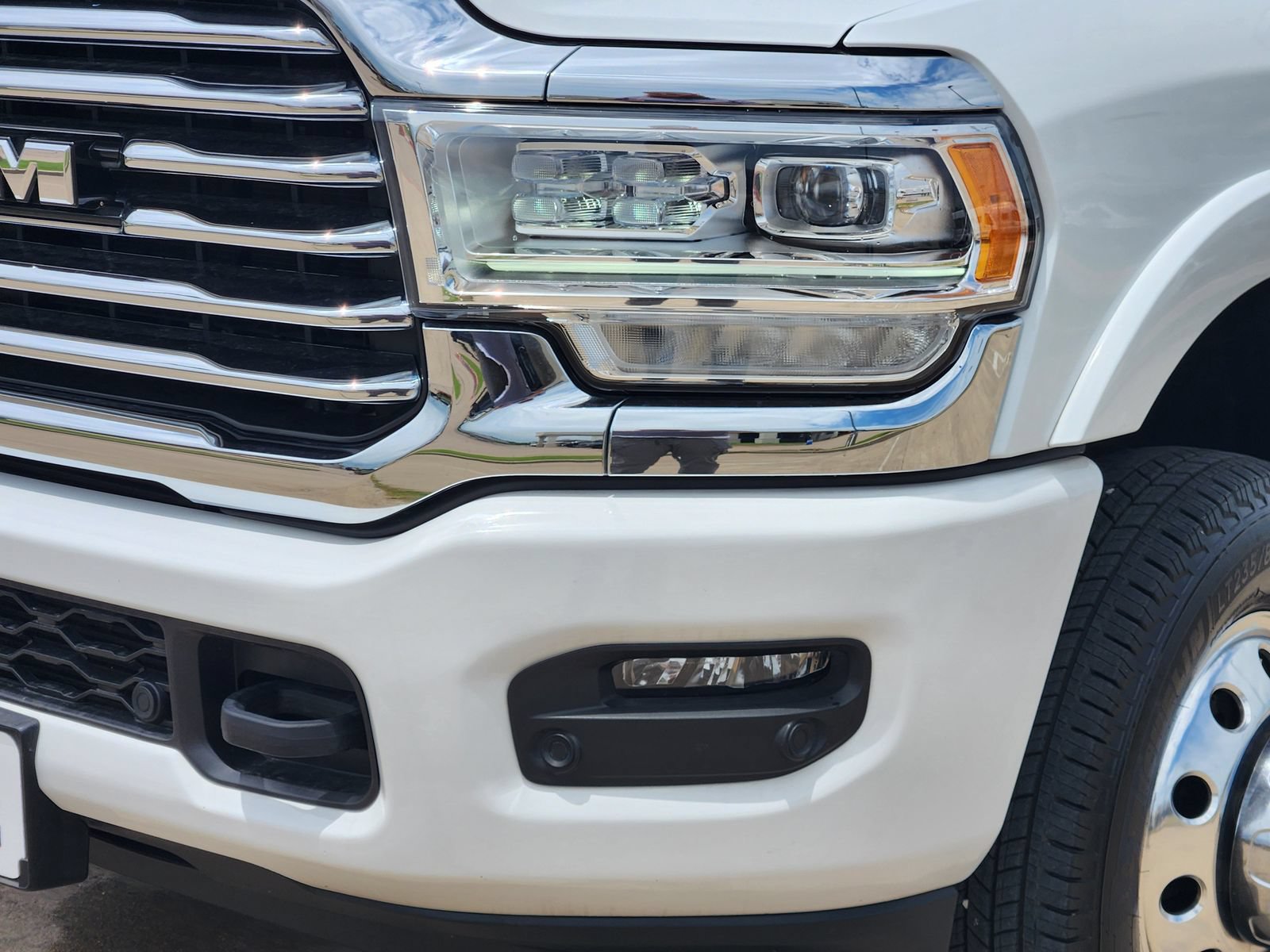 Used 2024 RAM 3500 Limited w/ Towing Technology Group AWD/4WD image 9