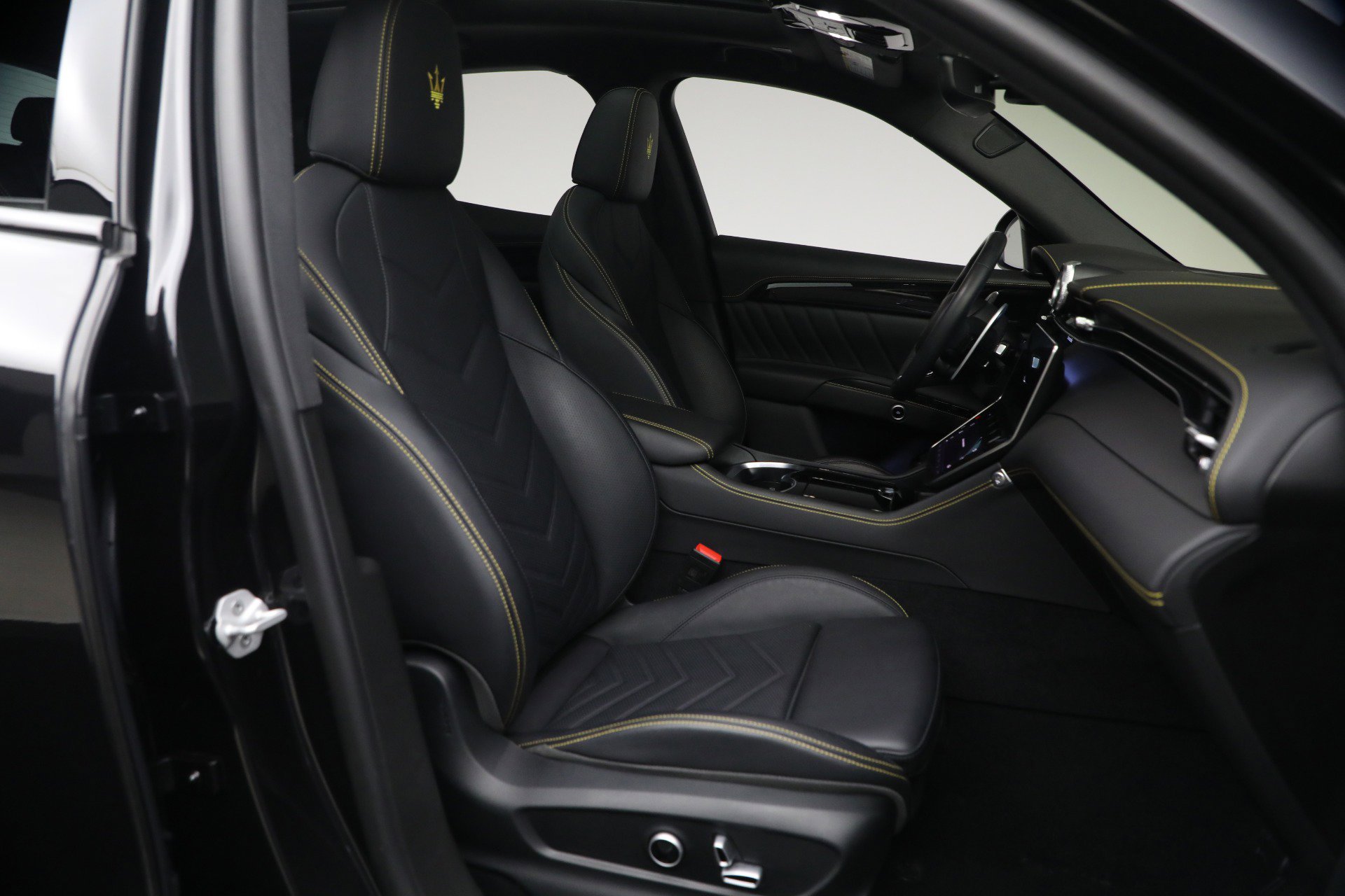 Certified 2023 Maserati Grecale Modena image 17