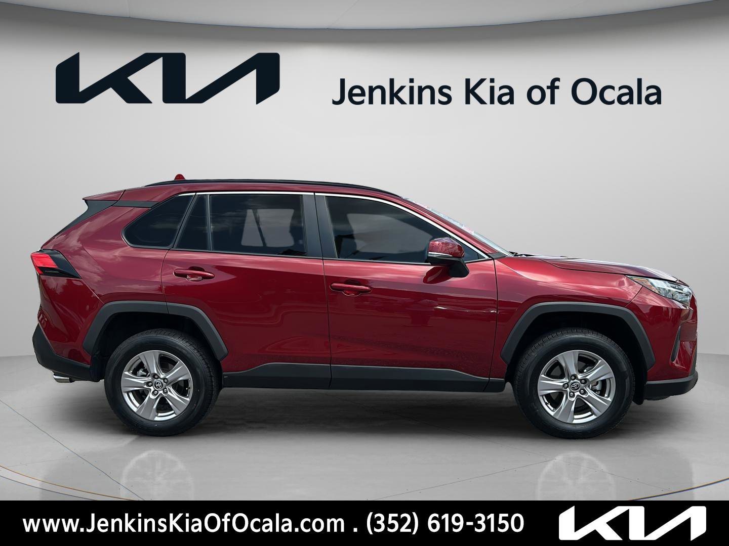 Used 2023 Toyota RAV4 XLE FWD image 2