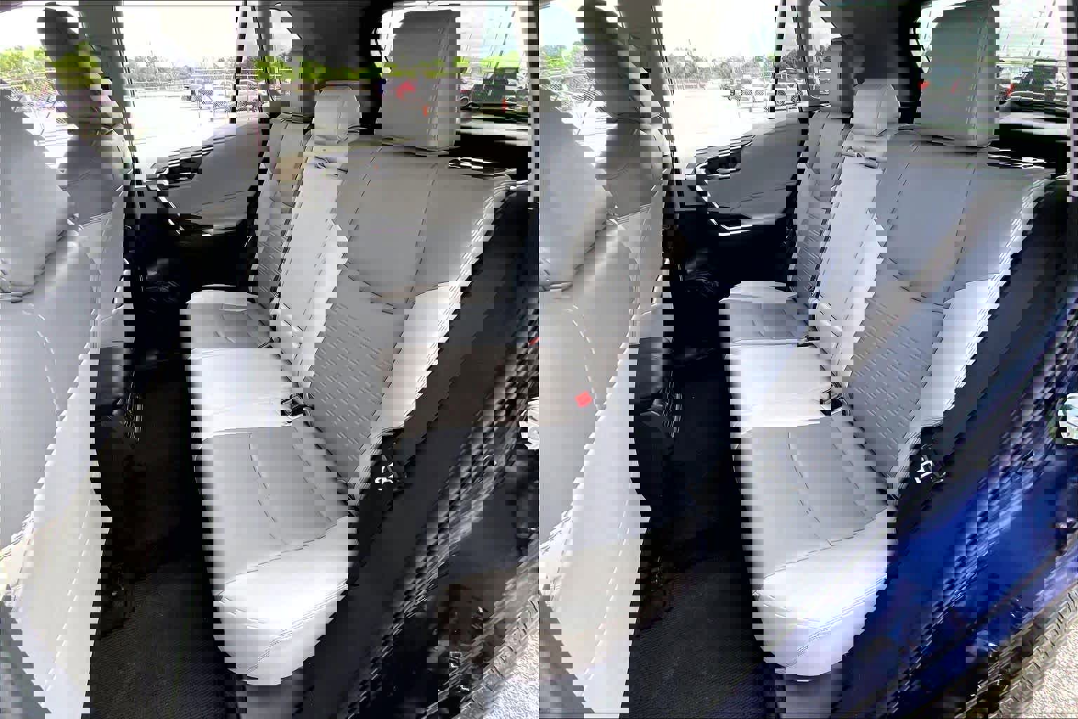 Used 2021 Toyota RAV4 XLE Premium image 20