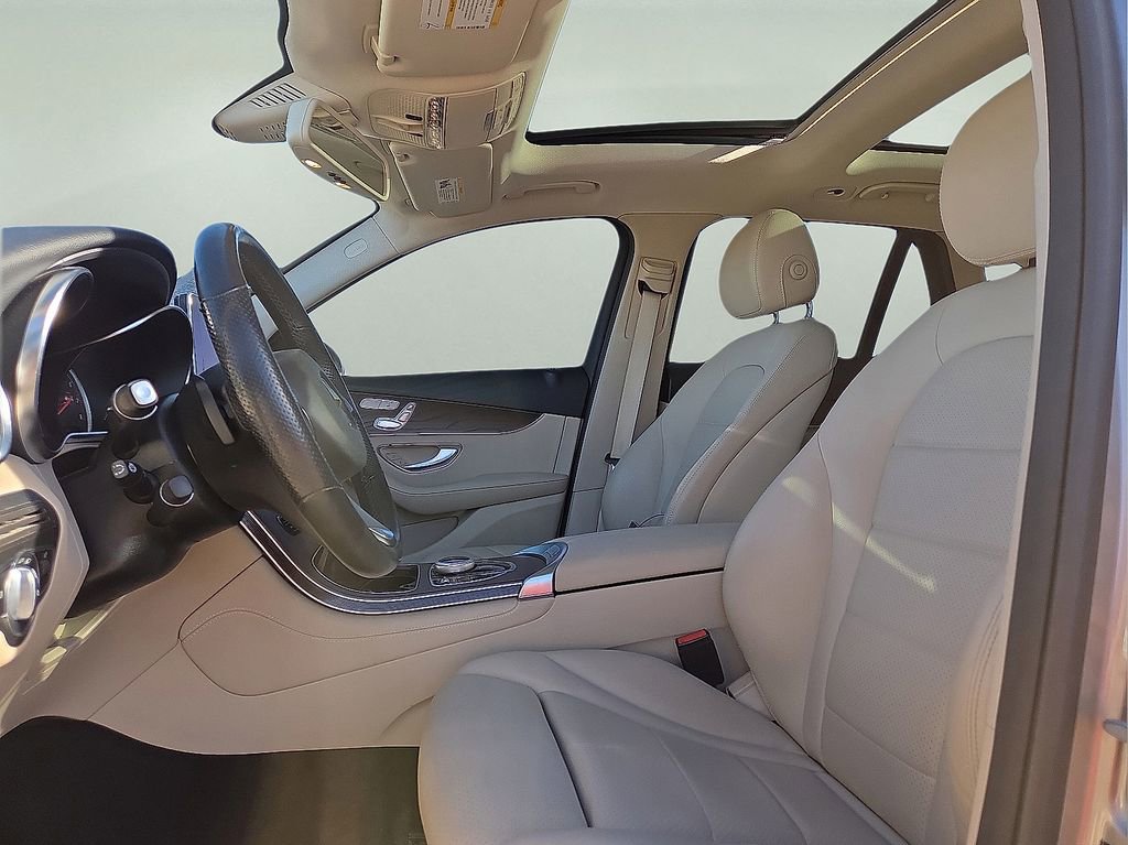 Used 2019 Mercedes-Benz GLC 350e 4MATIC image 25