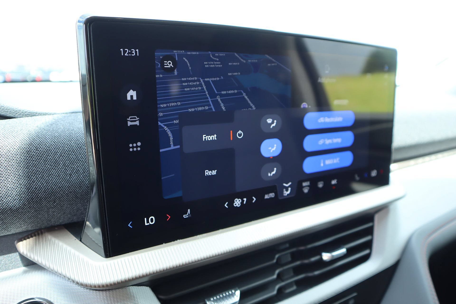 New 2026 Ford Explorer Active RWD image 7
