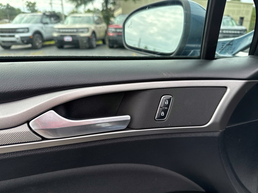 Used 2018 Ford Fusion SE FWD image 26