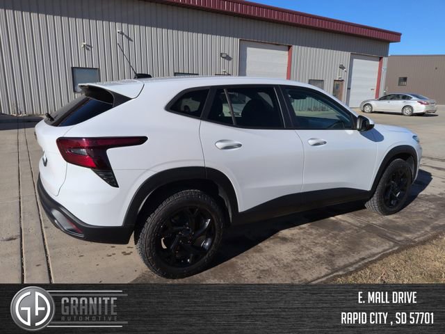 Used 2024 Chevrolet Trax LS w/ LS Convenience Package image 5