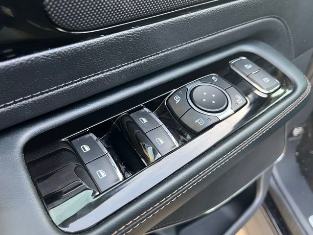 Used 2025 Lincoln Aviator AWD image 12