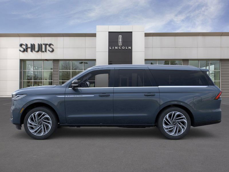 New 2025 Lincoln Navigator L Reserve image 3