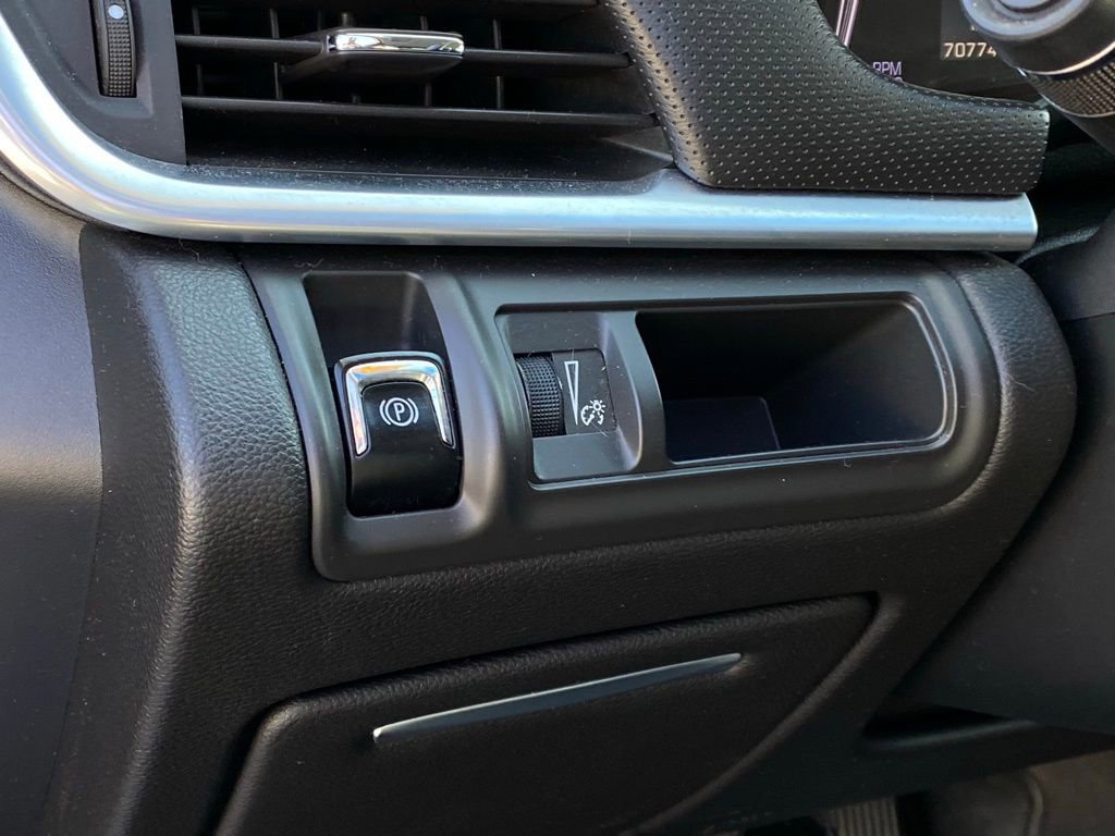 Used 2015 Cadillac XTS Luxury image 11