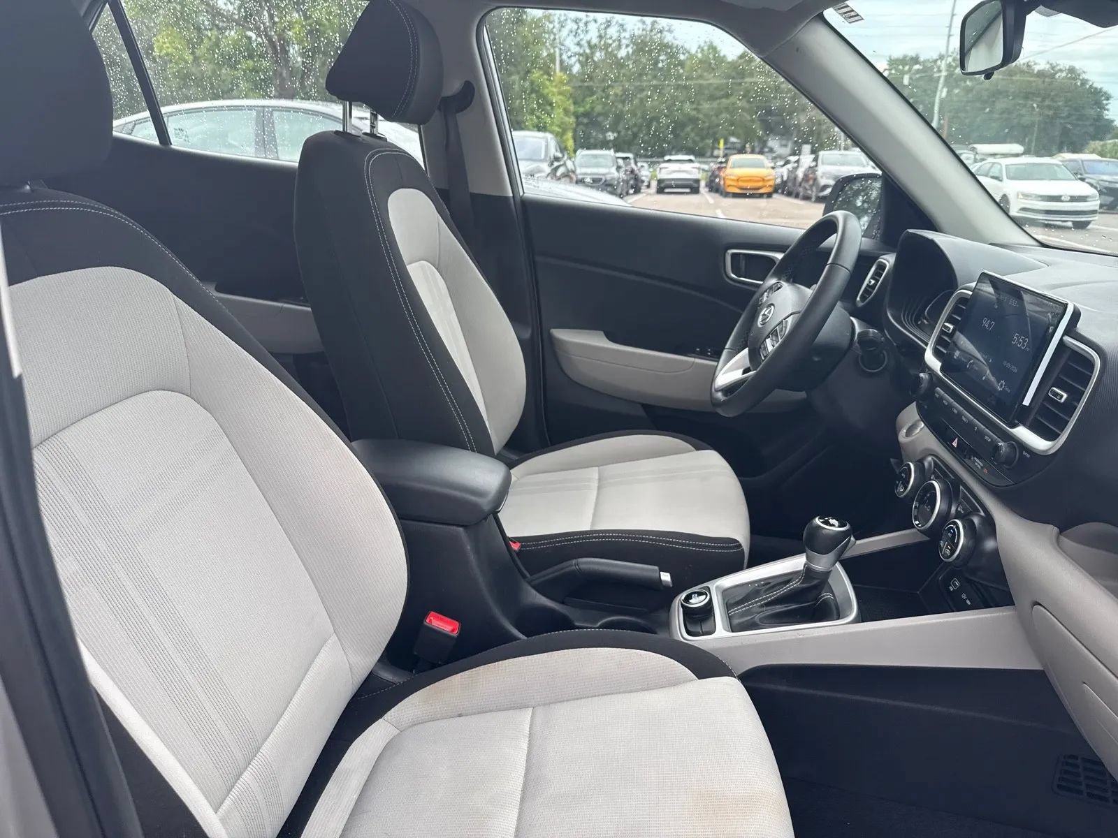 Used 2024 Hyundai Venue SEL FWD image 16