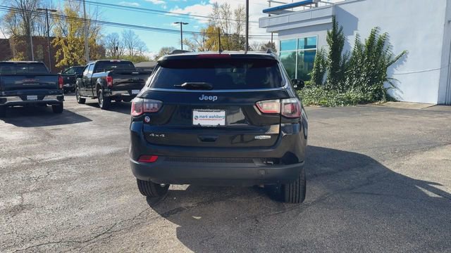 Used 2018 Jeep Compass Latitude w/ Cold Weather Group AWD/4WD image 7