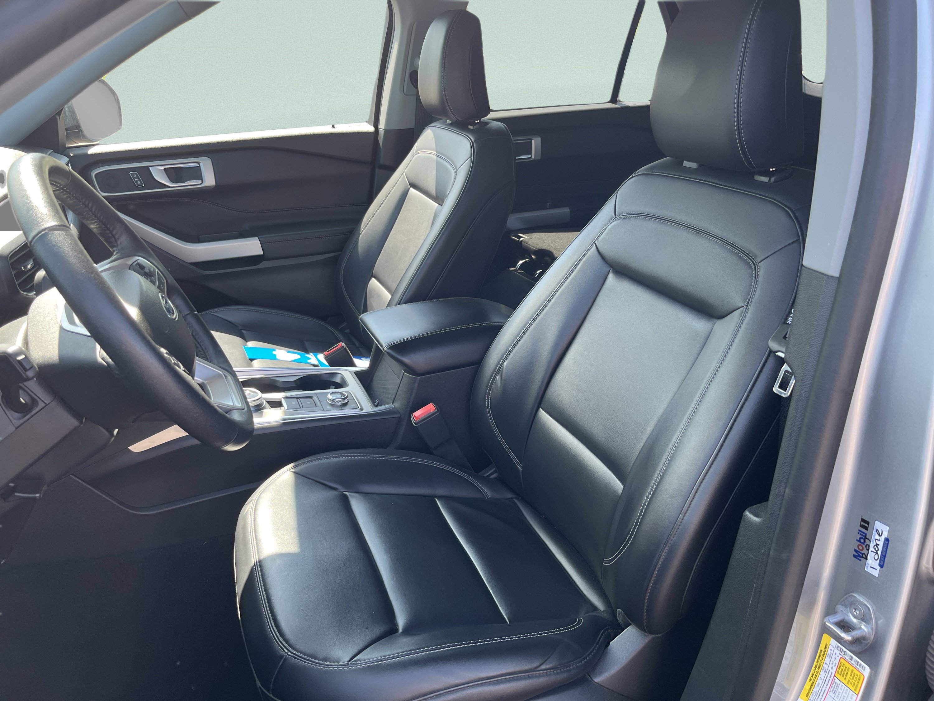 Used 2023 Ford Explorer XLT AWD/4WD image 17