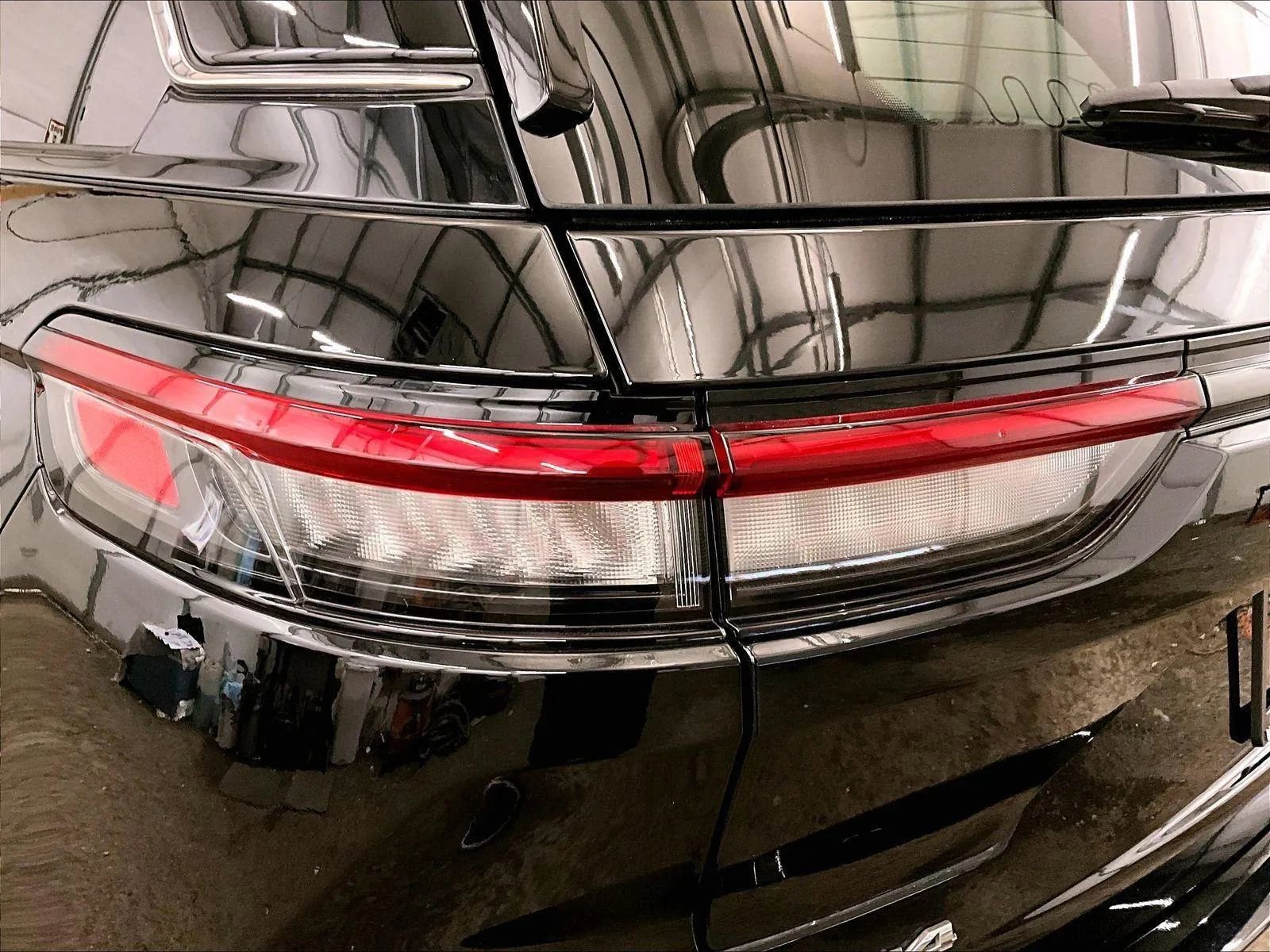 Used 2023 Jeep Grand Cherokee Laredo image 28