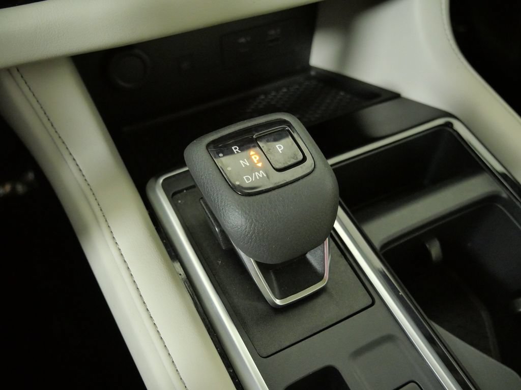 Used 2025 Nissan Pathfinder SL AWD/4WD image 31