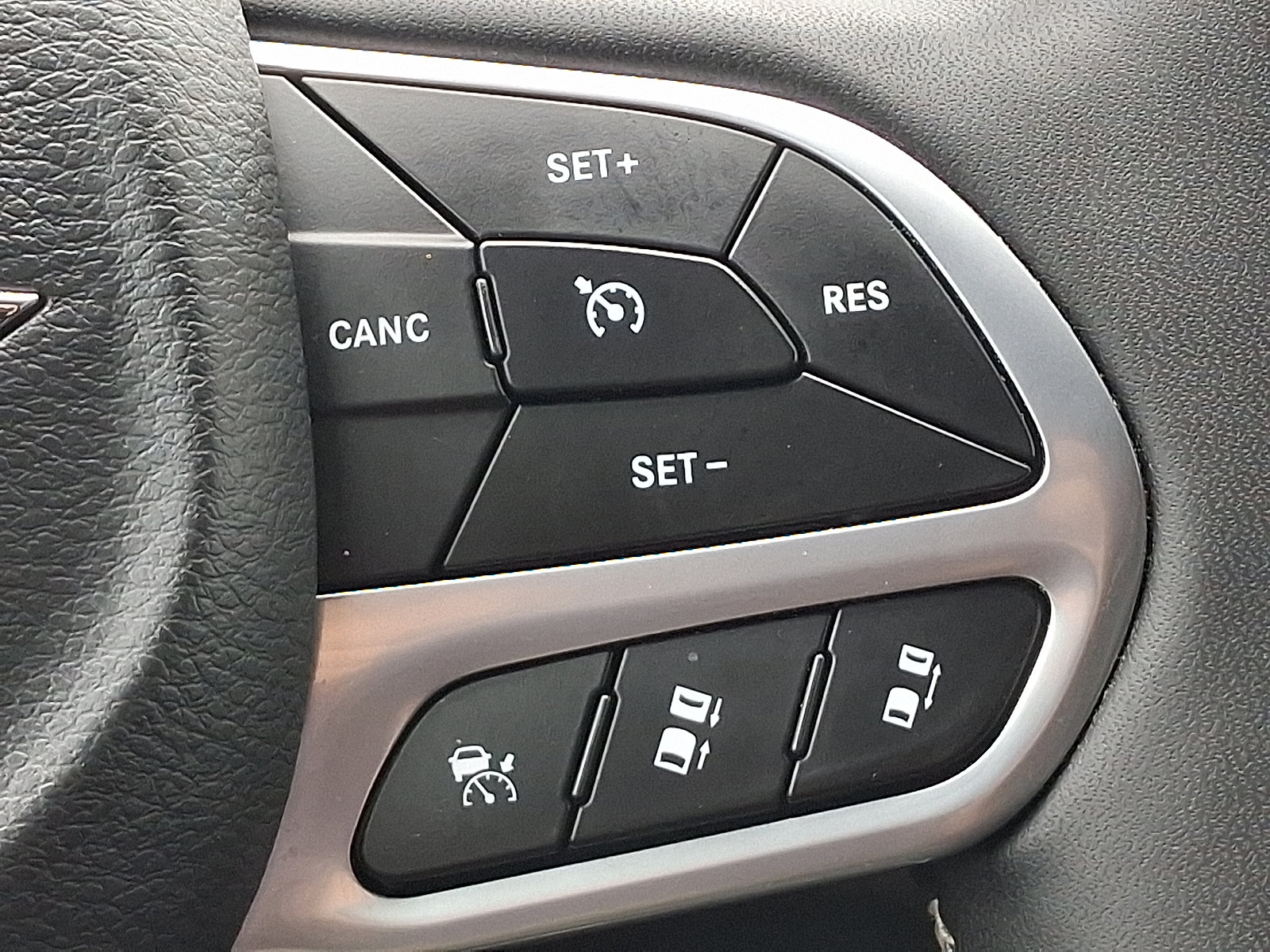 Used 2026 Chrysler Pacifica Select FWD image 22