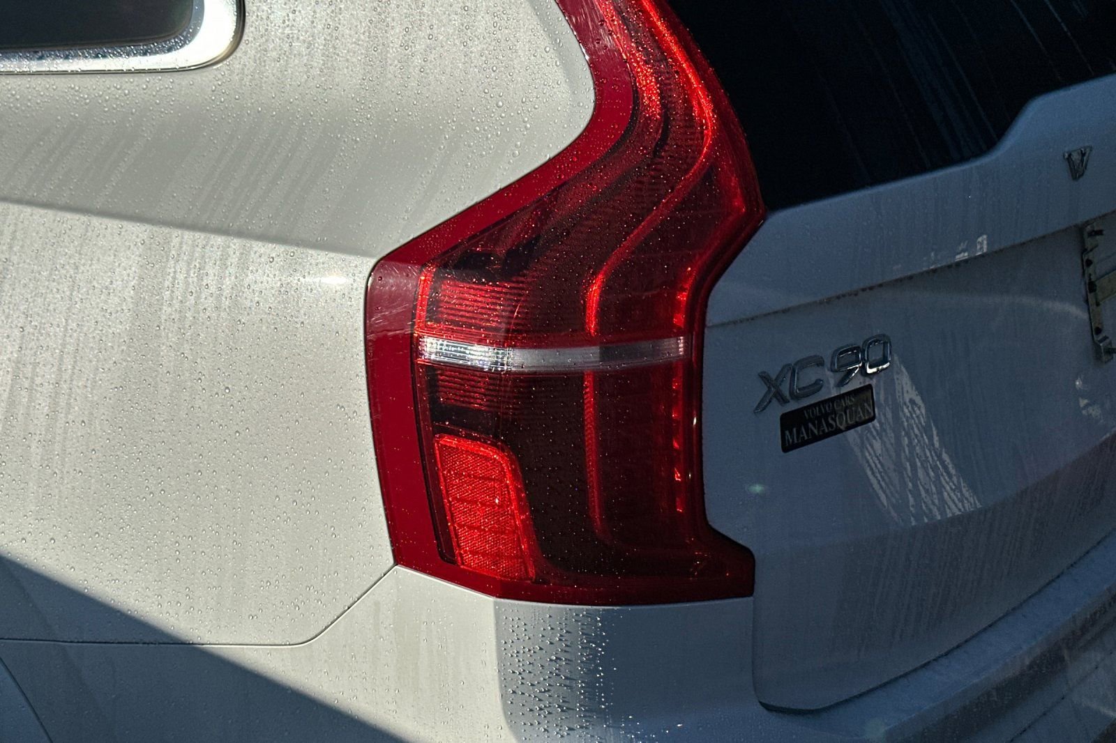 Used 2022 Volvo XC90 T5 Momentum w/ Climate Package image 9