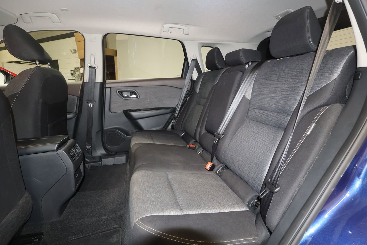 Used 2023 Nissan Rogue SV image 23