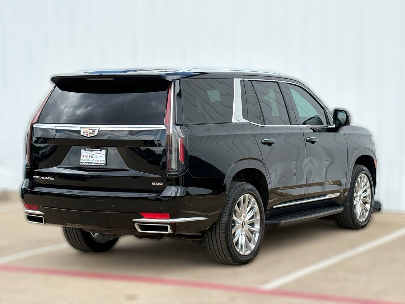 Used 2022 Cadillac Escalade Premium Luxury image 7