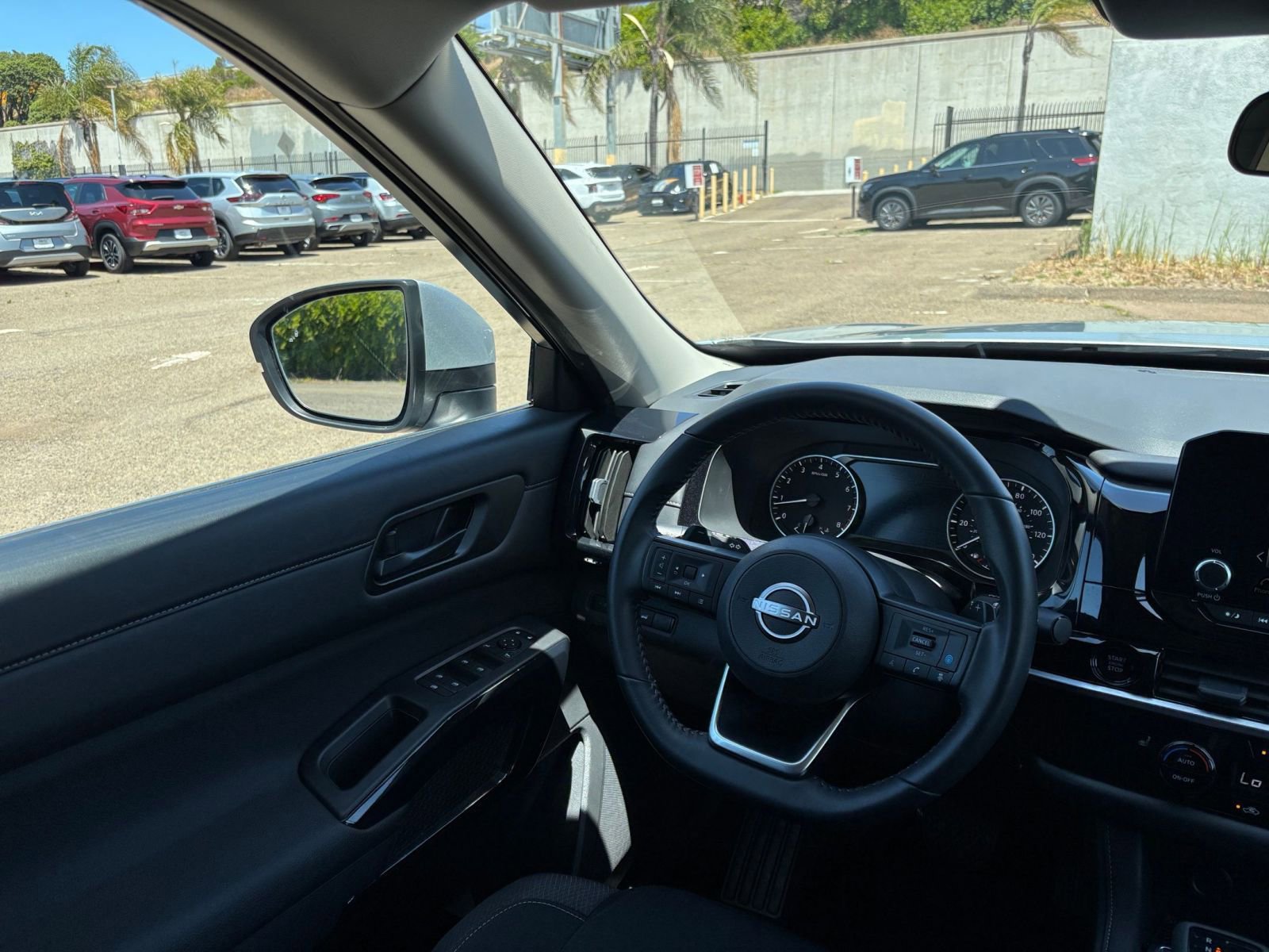 Used 2025 Nissan Pathfinder SV FWD image 37