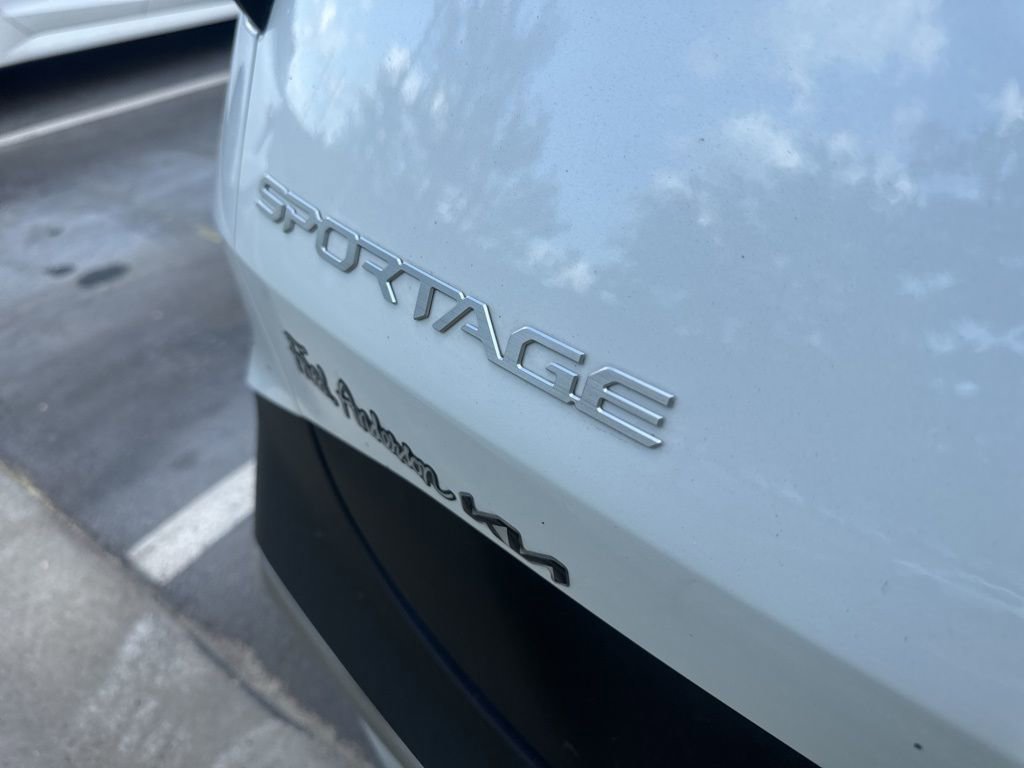 Used 2025 Kia Sportage LX image 9