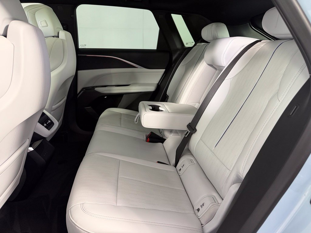 Used 2024 Cadillac Lyriq Luxury RWD image 17