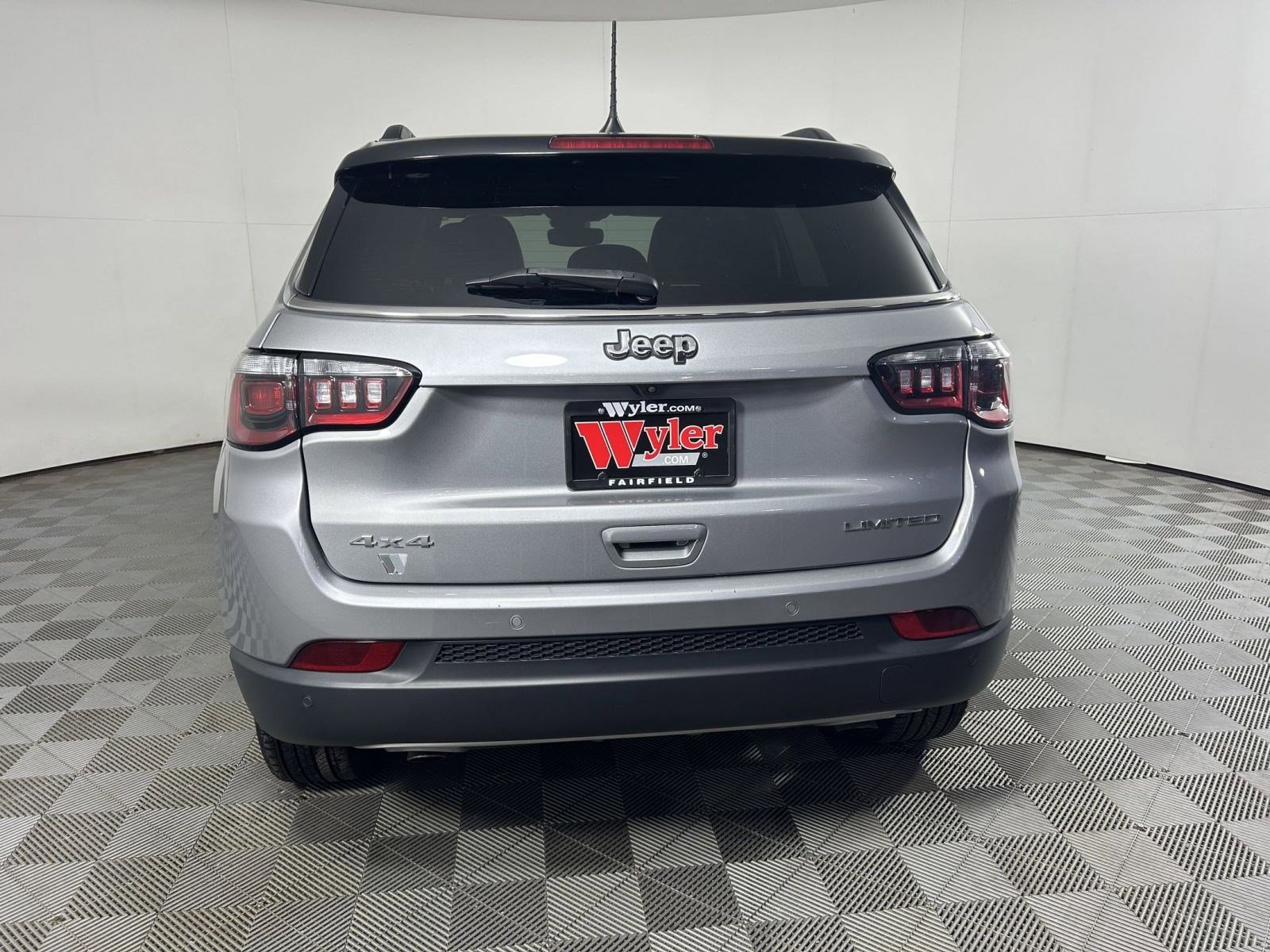 Used 2023 Jeep Compass Limited w/ Sun and Sound Group image 5