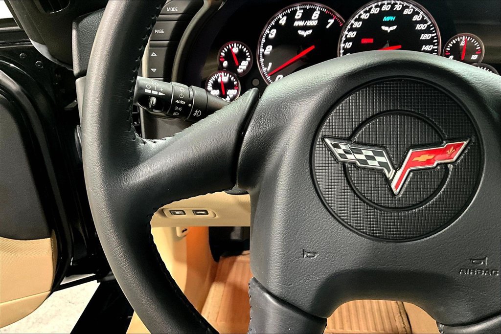 Used 2005 Chevrolet Corvette Convertible w/ Preferred Equipment Group RWD image 10