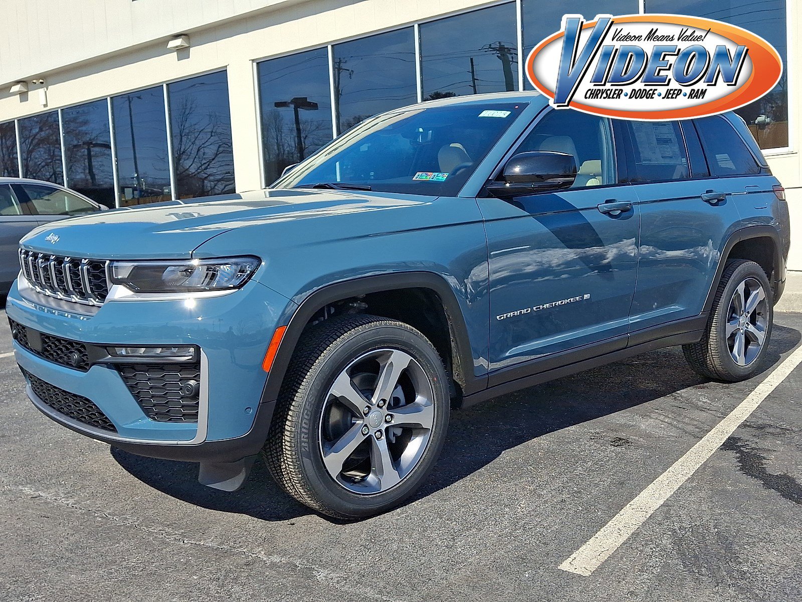 New 2026 Jeep Grand Cherokee Limited w/ Luxury Tech Group II