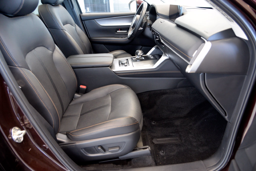 Certified 2024 MAZDA CX-90 Plug-In Hybrid w/ Premium Pkg AWD/4WD image 31