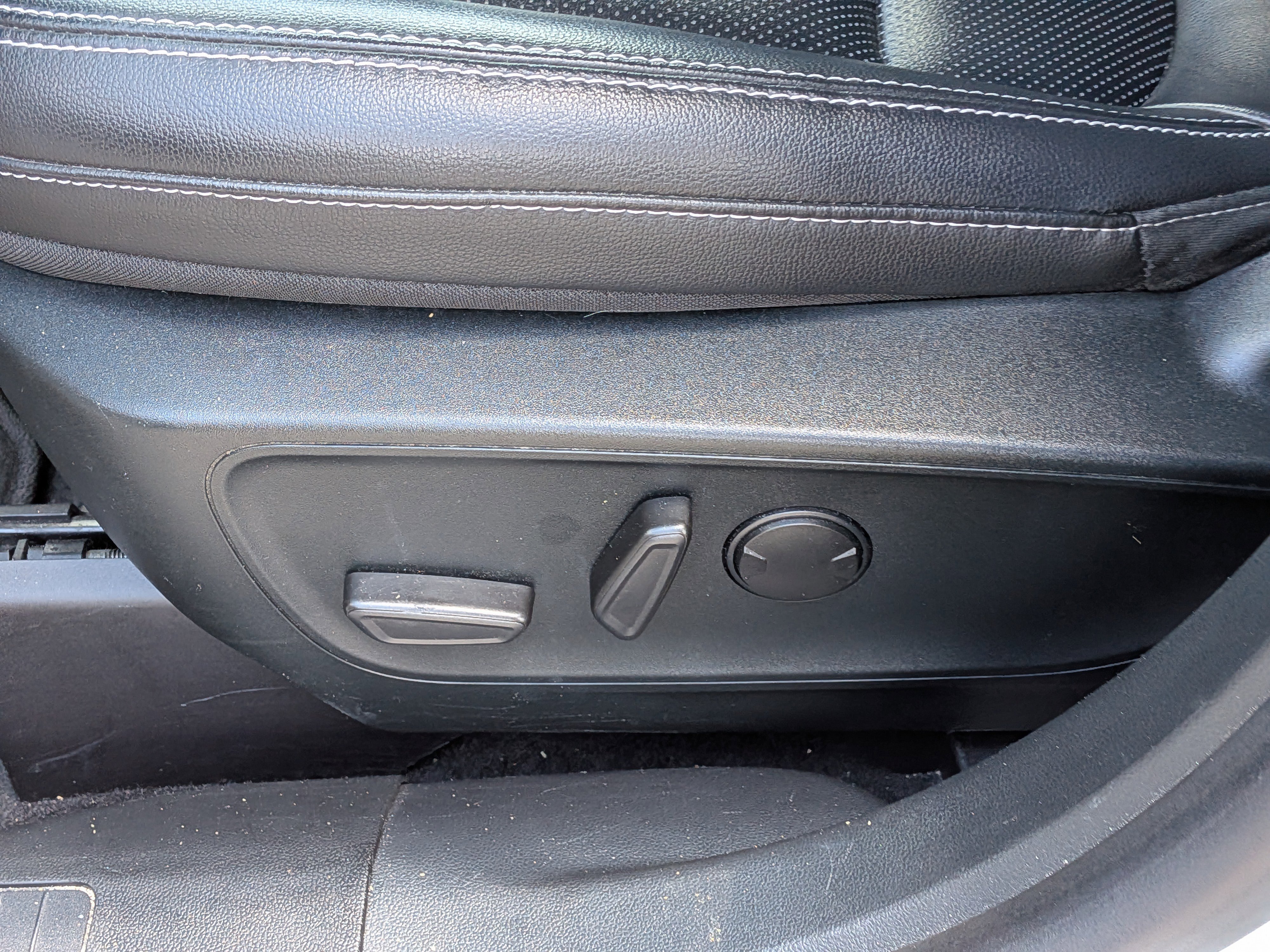 Used 2020 Ford Escape SE Sport image 23