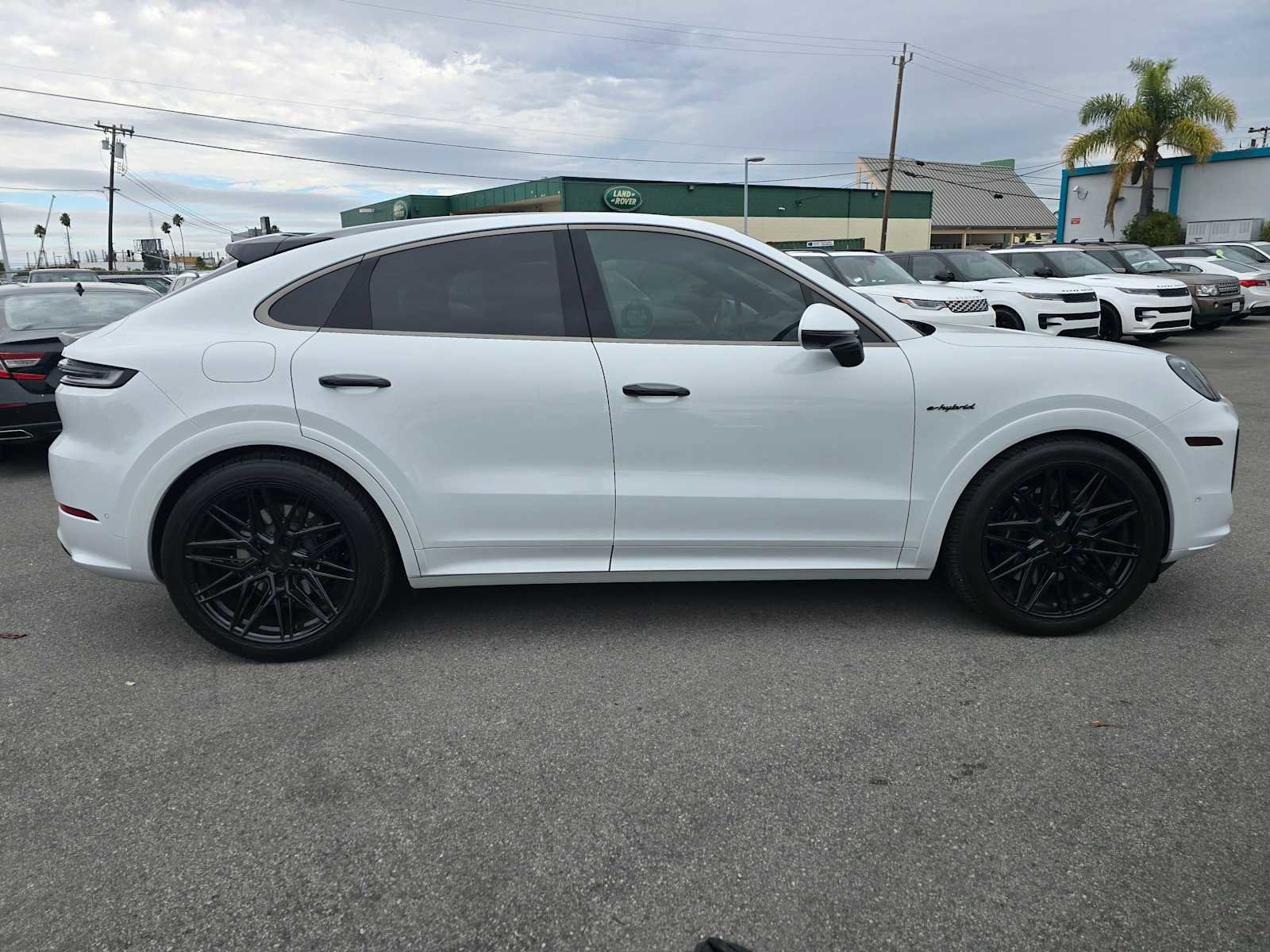 Used 2025 Porsche Cayenne Turbo image 6