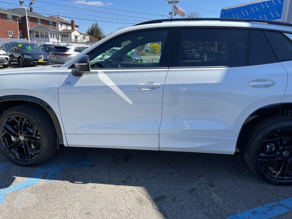 New 2026 Volkswagen Tiguan SE R-Line image 22