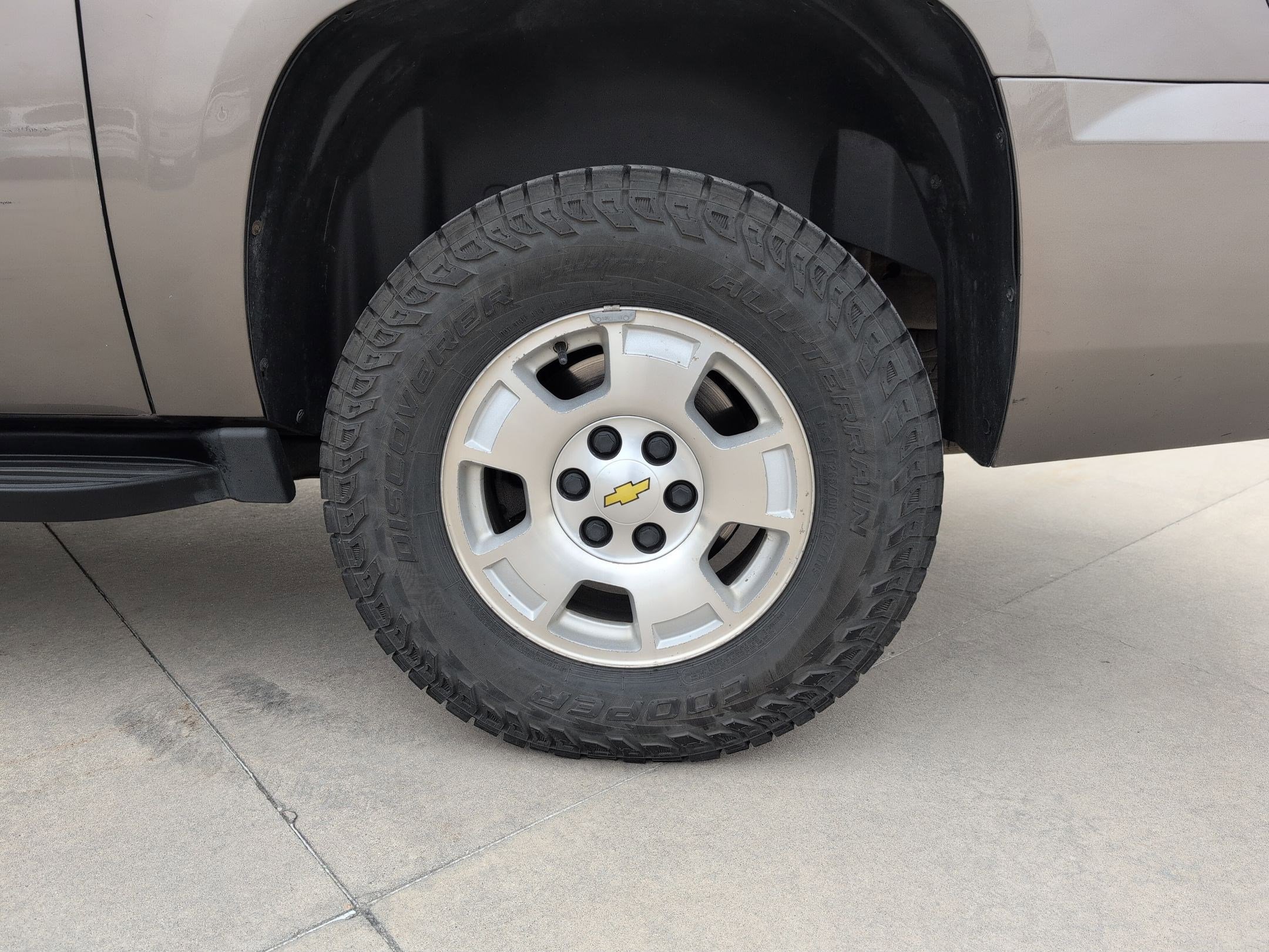 Used 2012 Chevrolet Suburban LT image 12