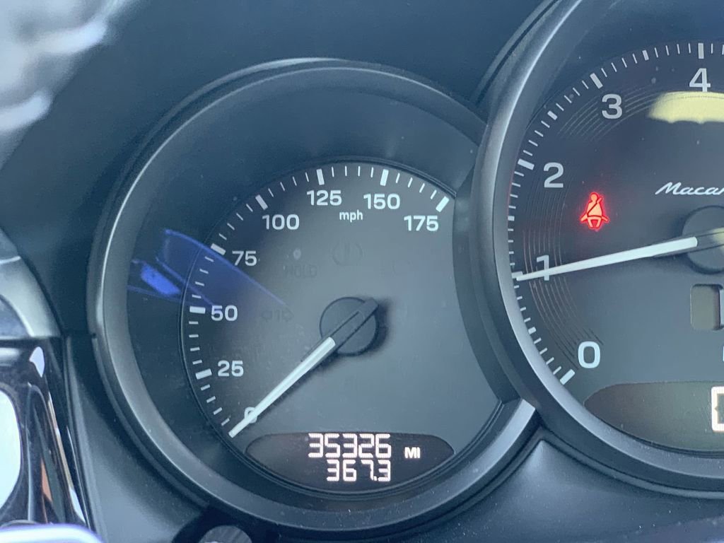 Used 2023 Porsche Macan Base image 9