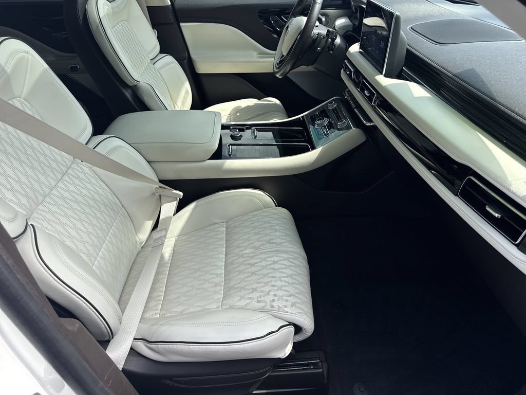 Used 2023 Lincoln Aviator Black Label Grand Touring AWD/4WD image 12