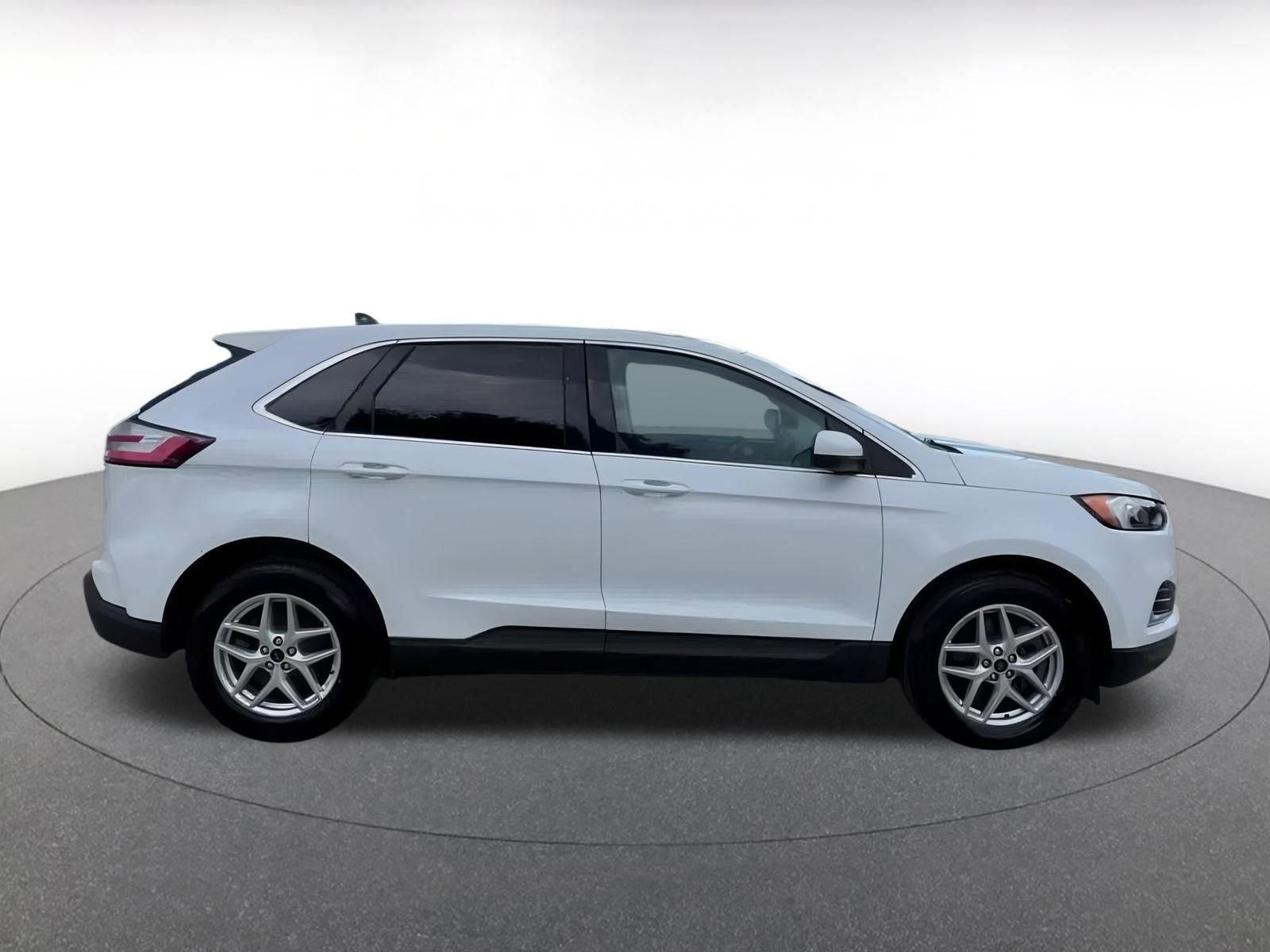 Used 2024 Ford Edge SEL image 16