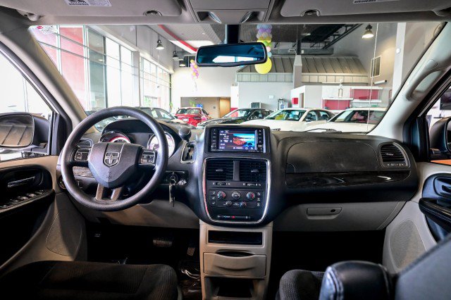Used 2019 Dodge Grand Caravan SE FWD image 23