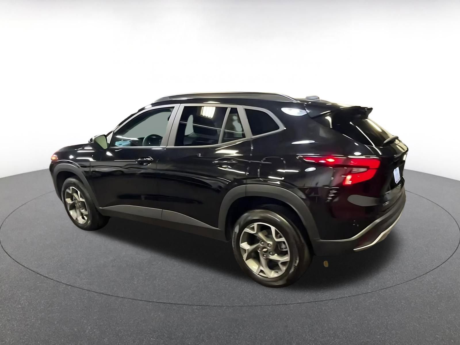 Used 2025 Chevrolet Trax LT image 10