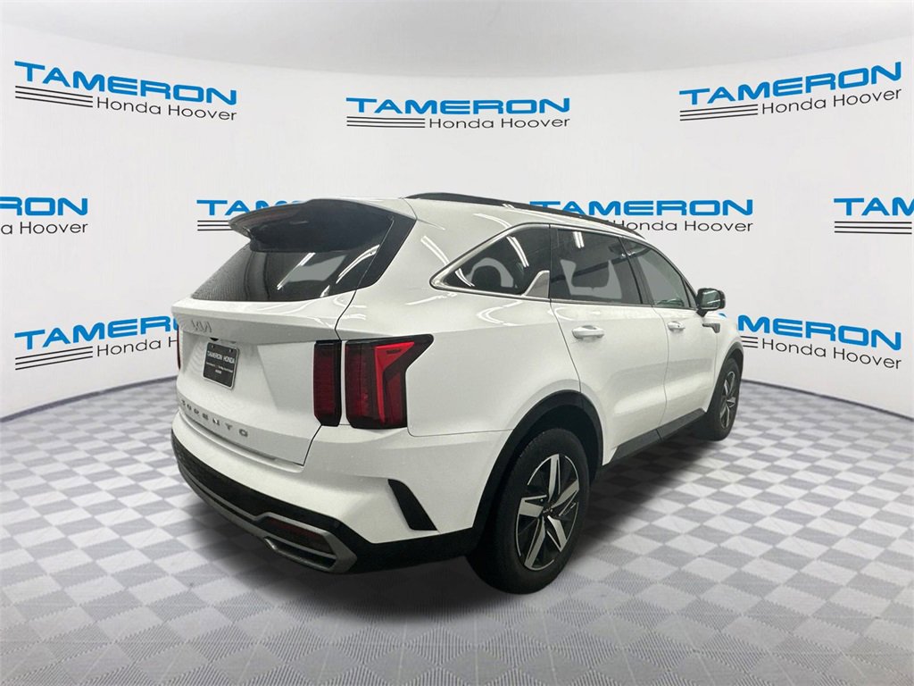 Used 2022 Kia Sorento EX w/ Panoramic Sunroof Package image 5