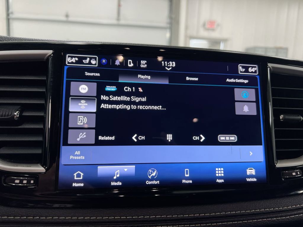 Used 2024 Chrysler Pacifica Touring-L image 14