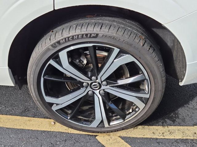 Used 2022 Volvo XC60 B6 R-Design image 4