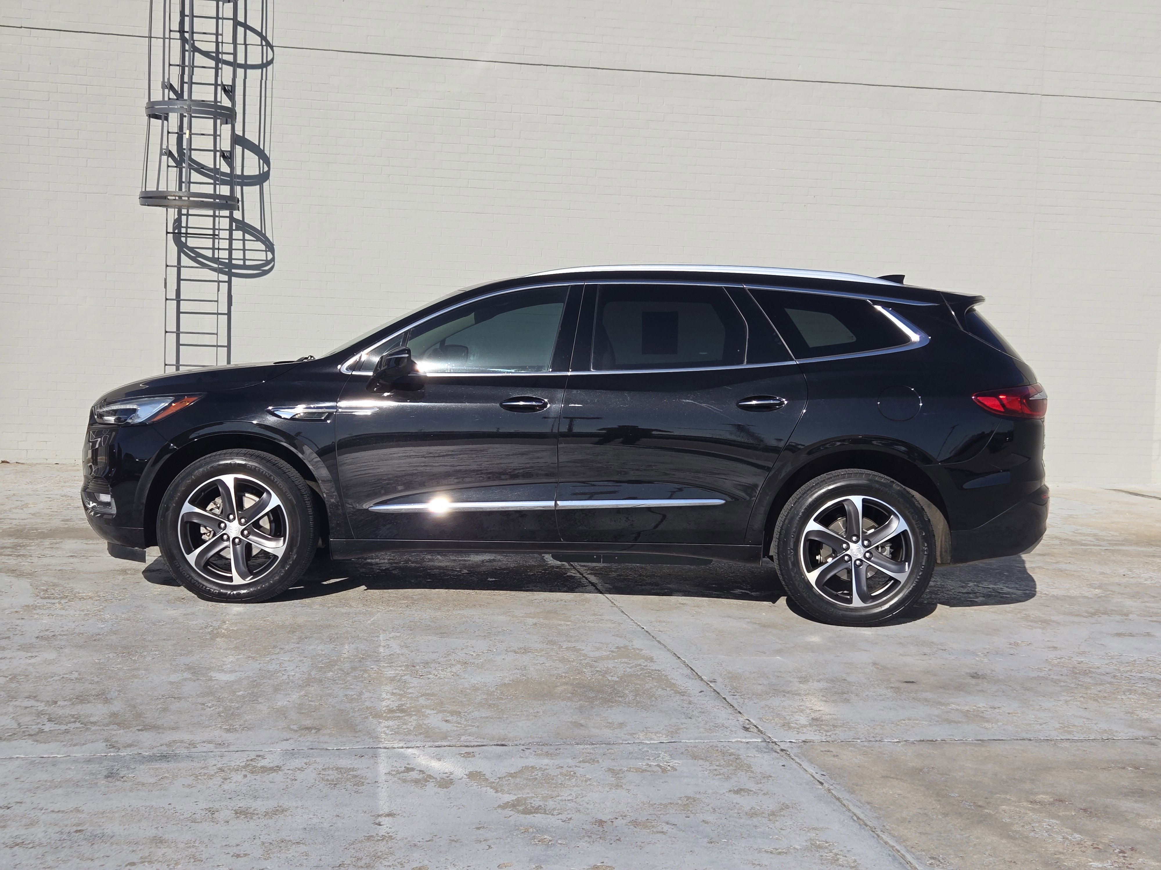 Used 2020 Buick Enclave Essence w/ Sport Touring Edition image 5
