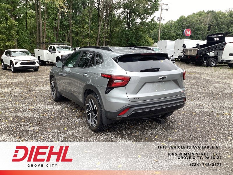 Used 2025 Chevrolet Trax RS w/ Driver Confidence Package FWD image 5