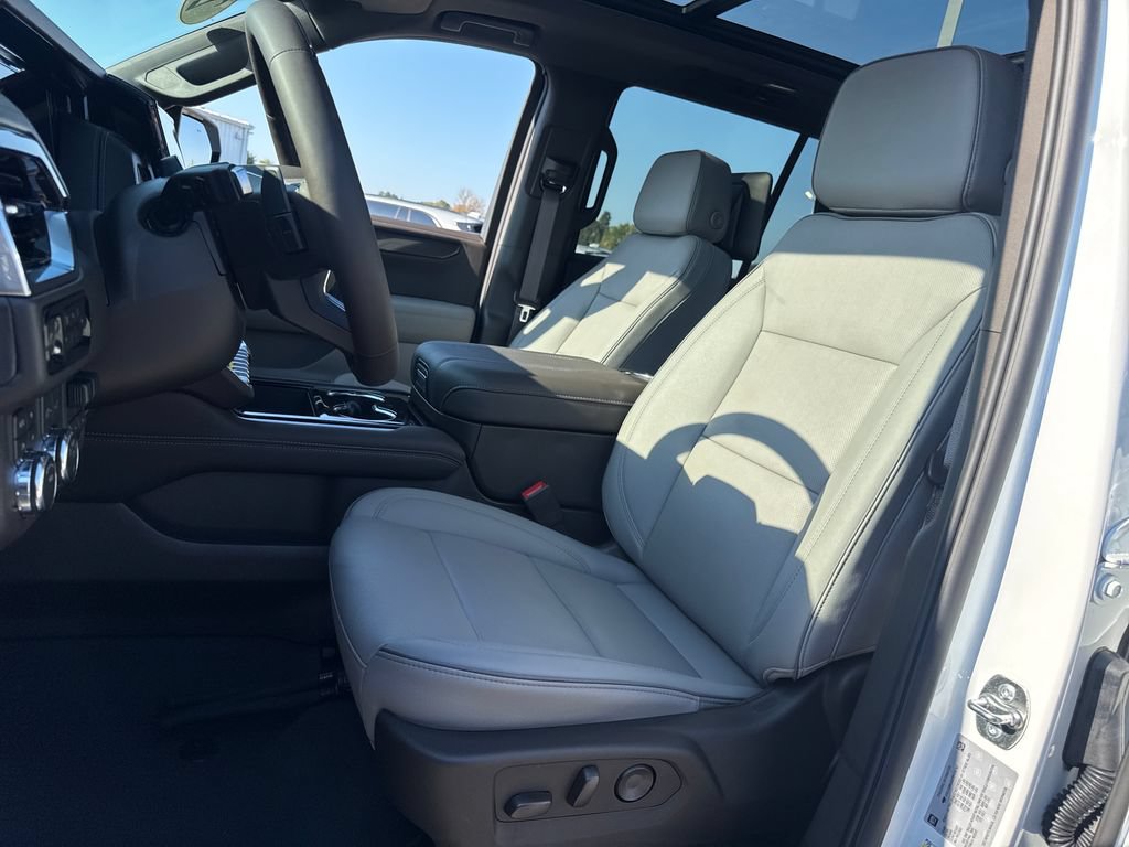 New 2026 GMC Yukon Elevation w/ Elevation Premium Package AWD/4WD image 16