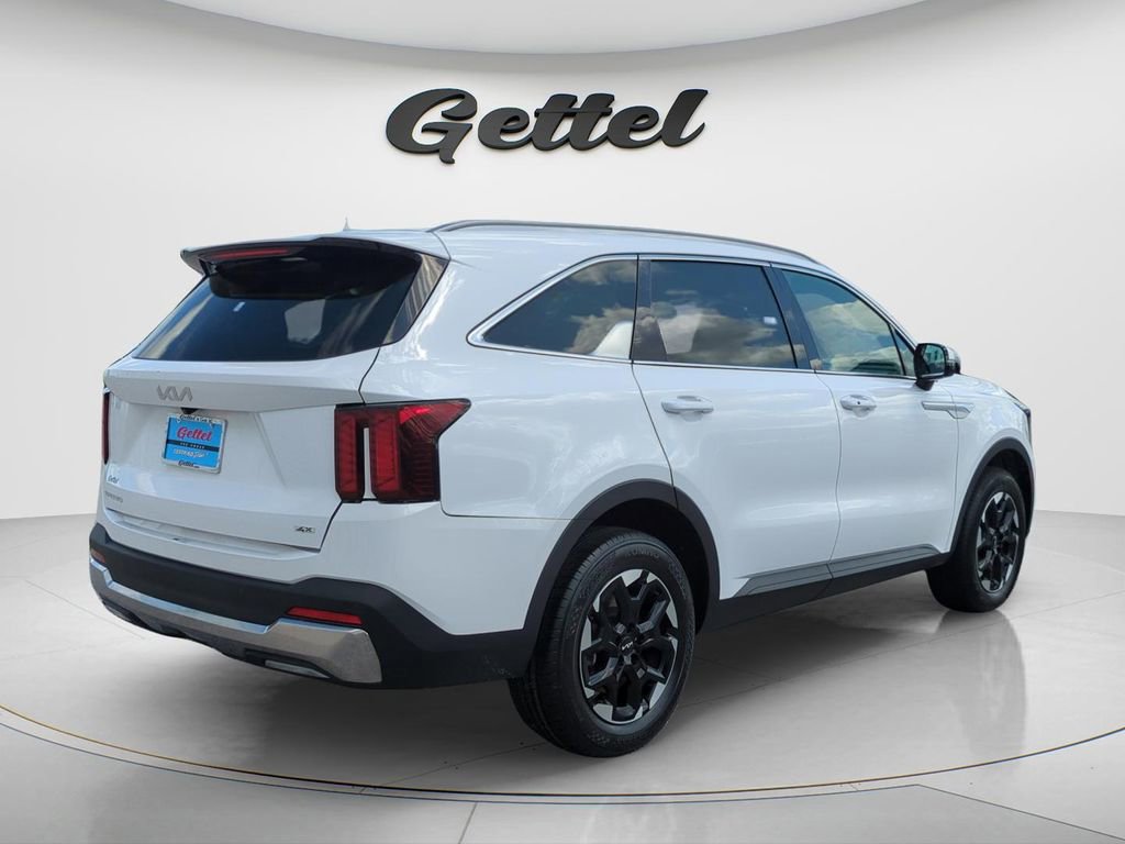 Used 2024 Kia Sorento S image 4