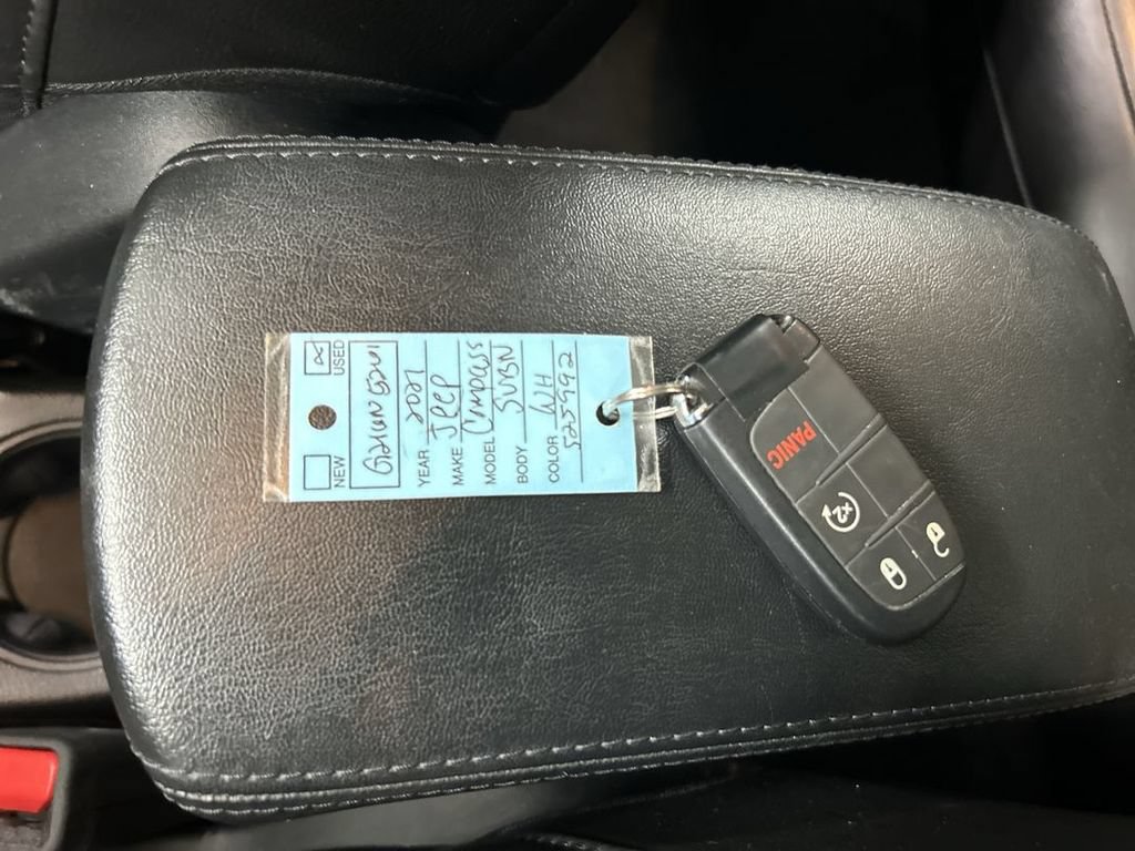 Used 2021 Jeep Compass Latitude w/ Sun and Sound Group AWD/4WD image 12