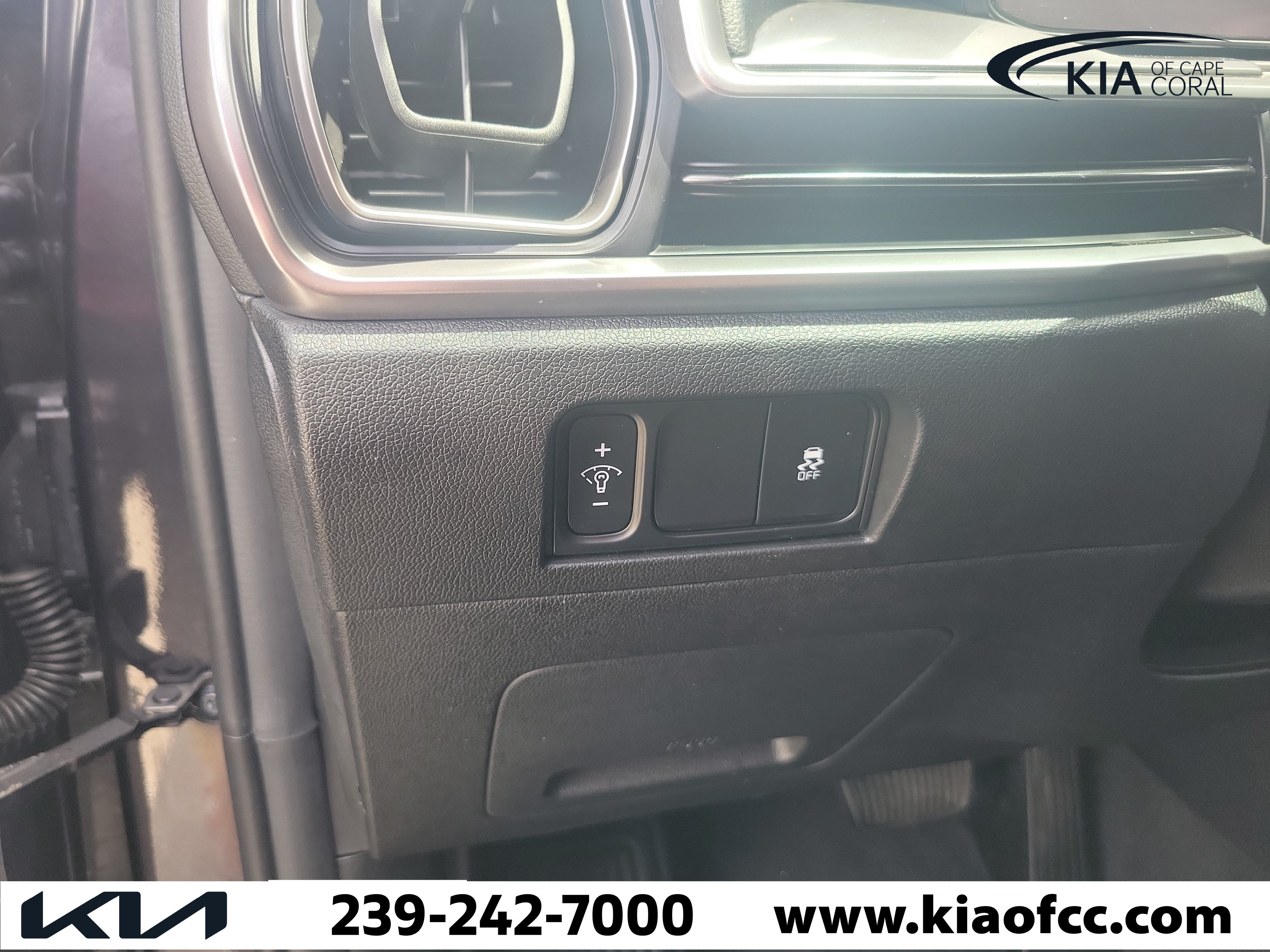Certified 2025 Kia Sorento LX FWD image 25