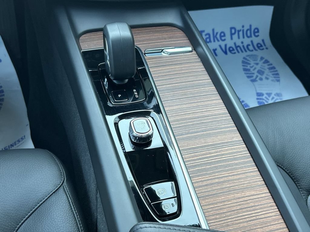 Certified 2024 Volvo XC60 B5 Plus w/ Climate Package AWD/4WD image 22