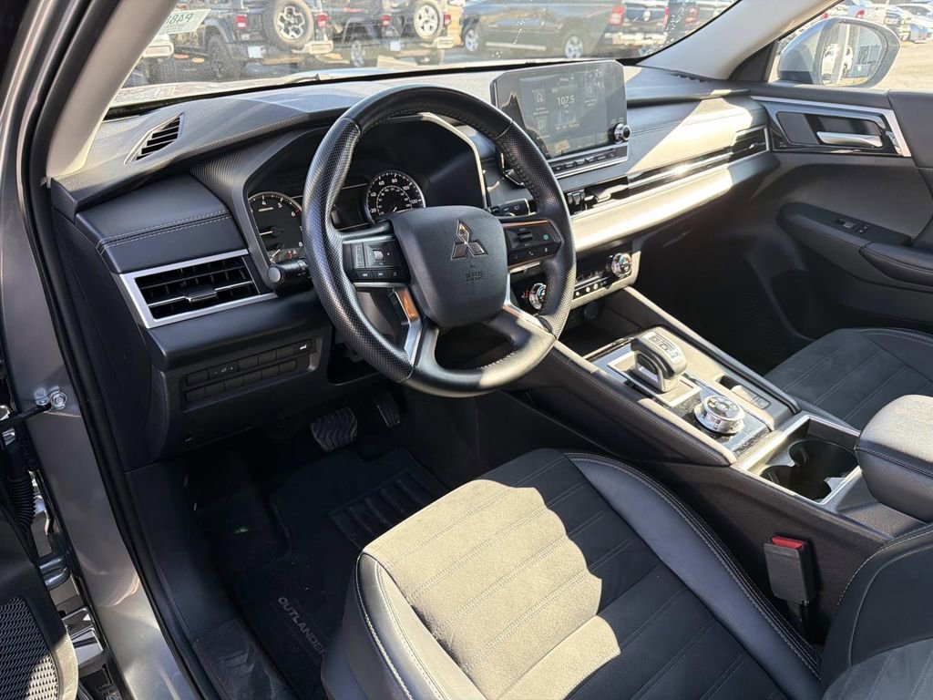 Used 2024 Mitsubishi Outlander SE image 24