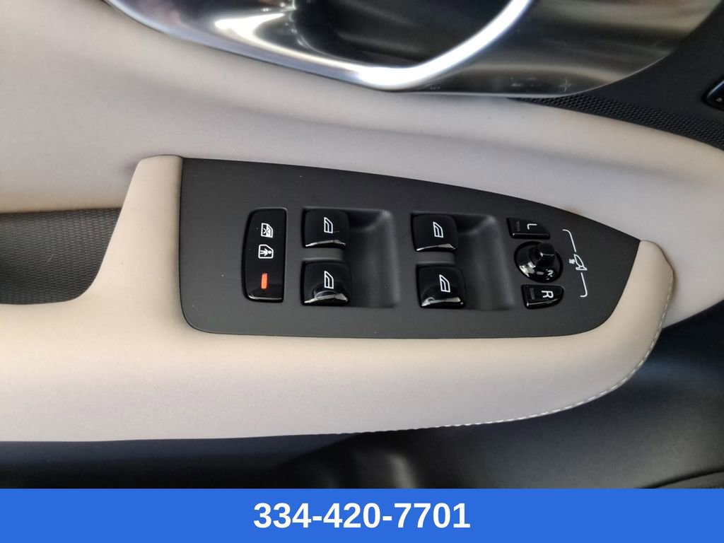 New 2026 Volvo XC90 B5 Plus image 18