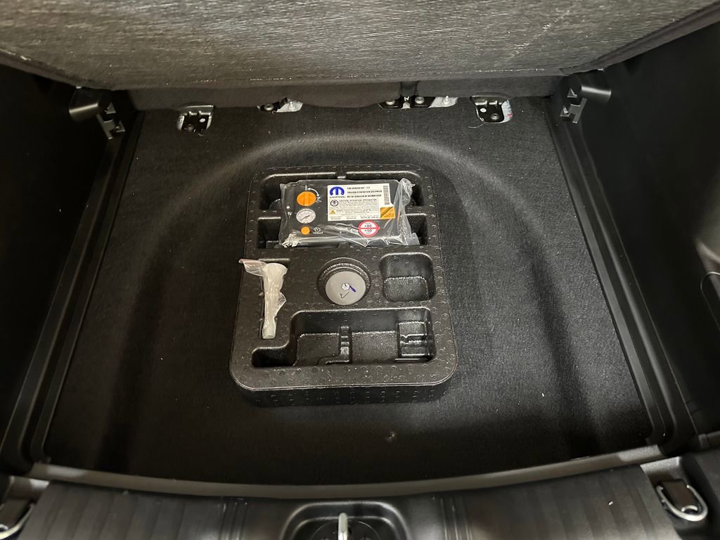 Certified 2024 Jeep Compass Limited AWD/4WD image 38