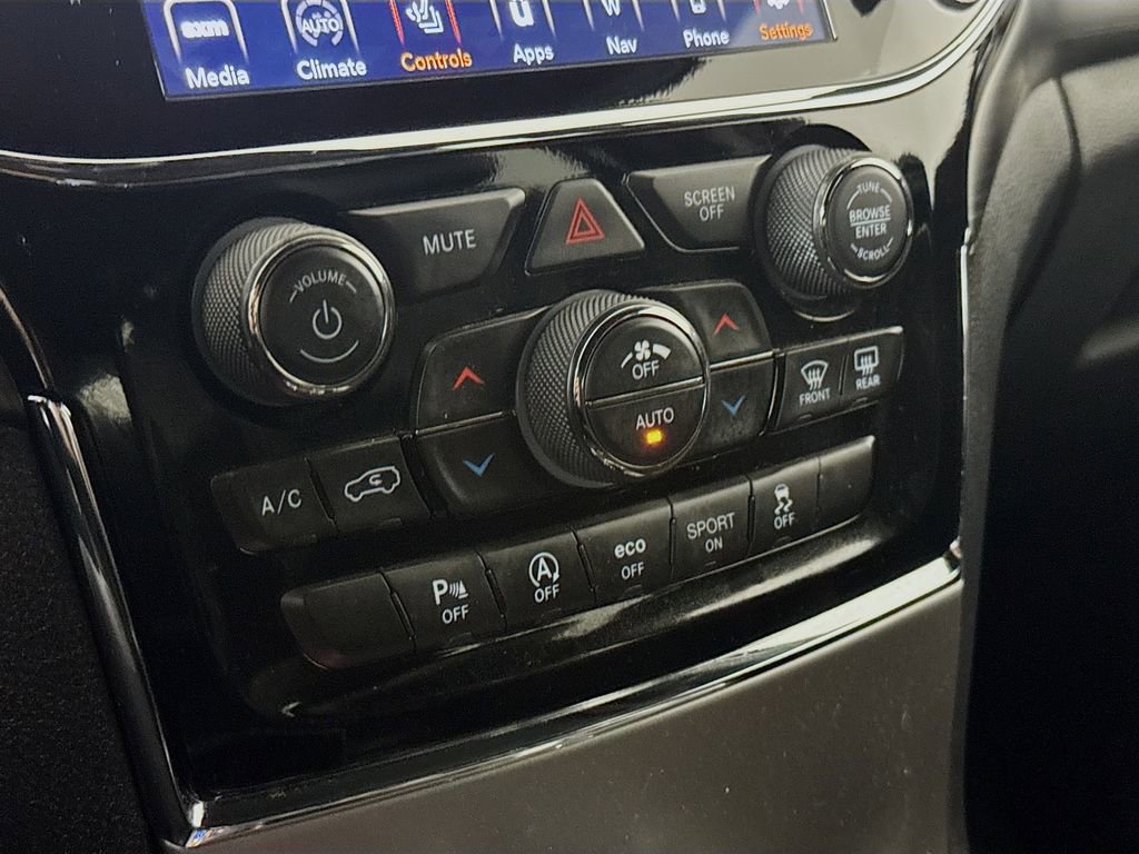 Used 2020 Jeep Grand Cherokee Altitude image 12